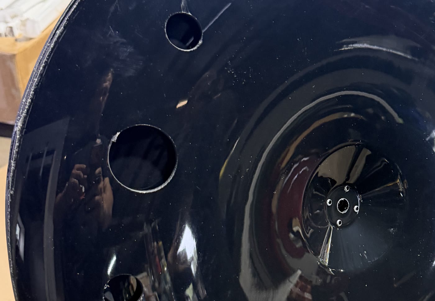 Detail of an AIRODISC Luxury Series disc in gloss black, showing the cooling ports and the centre